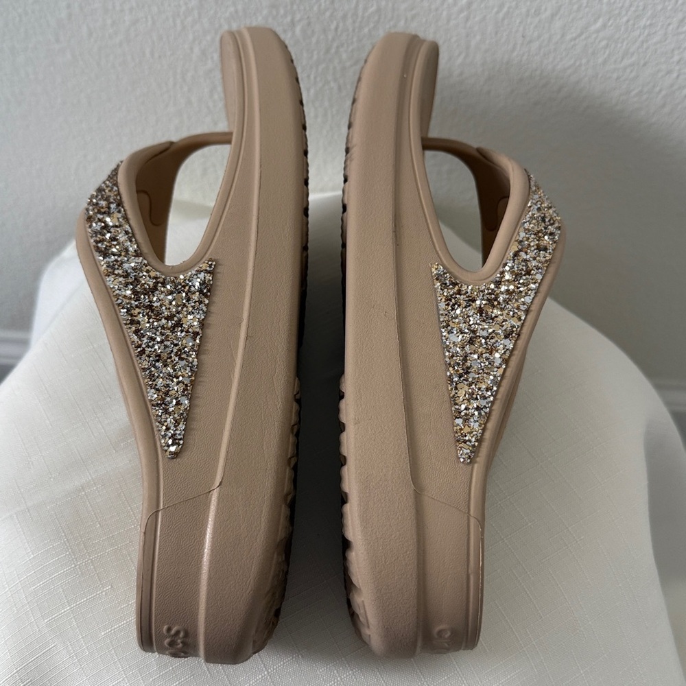 CROCS Women's Beige Sparkle Sandals - Picture 4 of 8